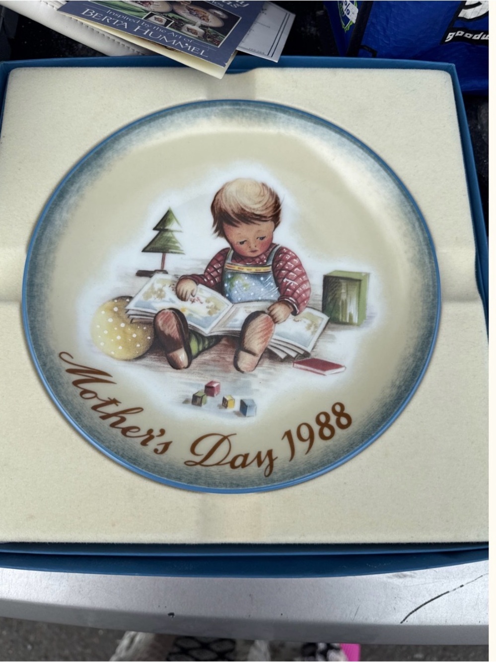Mother's Day 1988 Decorative Collector Plate - Child Reading Design